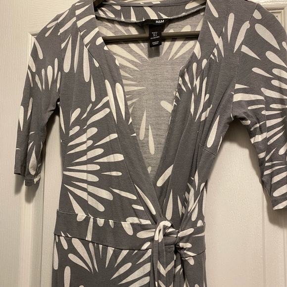H&M Grey and White Wrap Dress - Picture 3 of 5